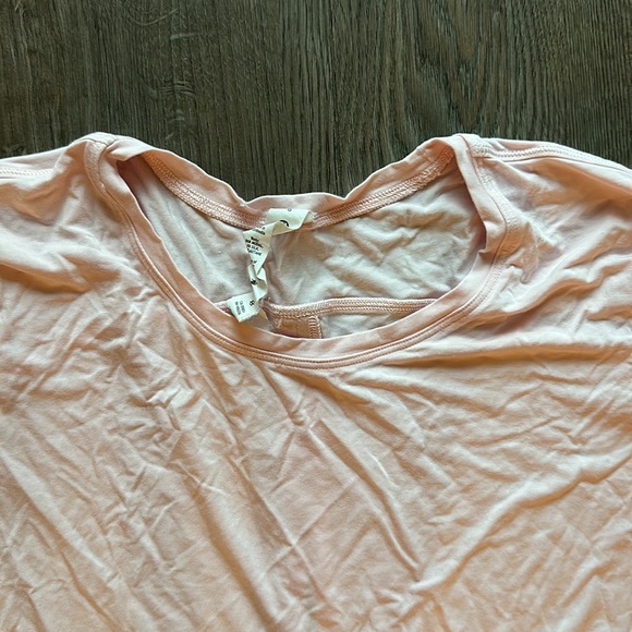 Open back lululemon shirt - Picture 2 of 8